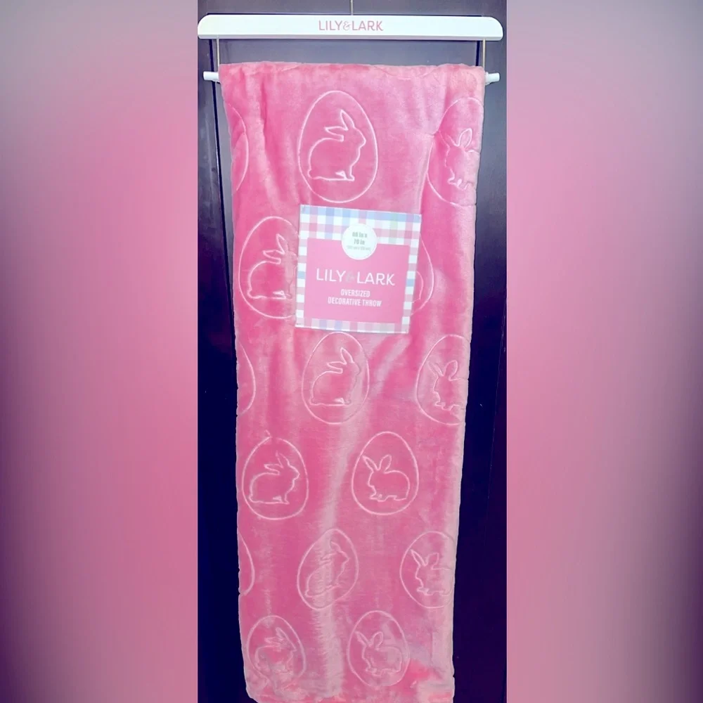 🩷🎀Lily & Lark pink bunny decorative throw